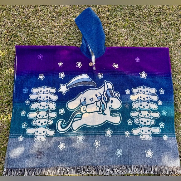 Colorful youth size alpaca poncho exclusive design cinnamoroll unisex hooded.